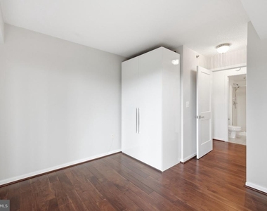 2121 Jamieson Avenue - Photo Thumbnail 38
