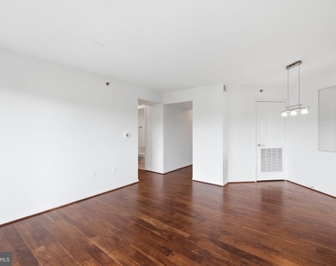 2121 Jamieson Avenue - Photo Thumbnail 17