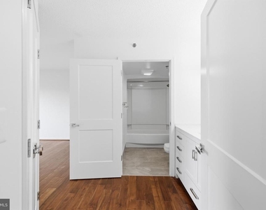 2121 Jamieson Avenue - Photo Thumbnail 39