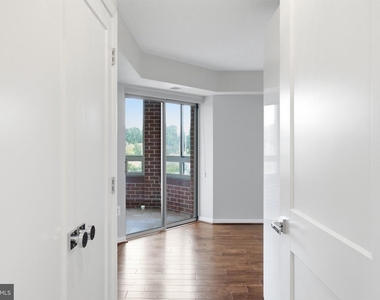 2121 Jamieson Avenue - Photo Thumbnail 35