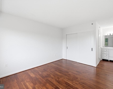 2121 Jamieson Avenue - Photo Thumbnail 45