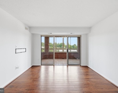 2121 Jamieson Avenue - Photo Thumbnail 21