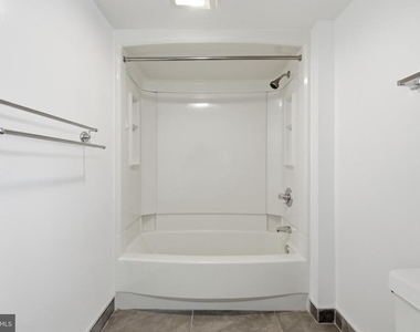 2121 Jamieson Avenue - Photo Thumbnail 41