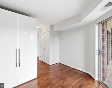 2121 Jamieson Avenue - Photo Thumbnail 37