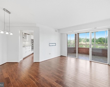 2121 Jamieson Avenue - Photo Thumbnail 14