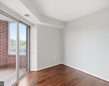 2121 Jamieson Avenue - Photo Thumbnail 36