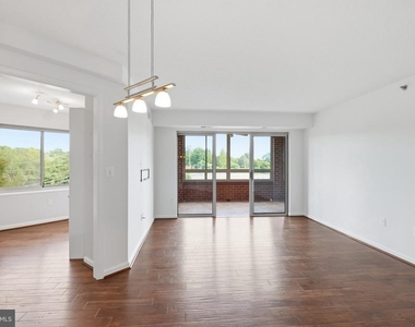 2121 Jamieson Avenue - Photo Thumbnail 19
