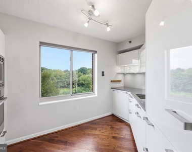 2121 Jamieson Avenue - Photo Thumbnail 26