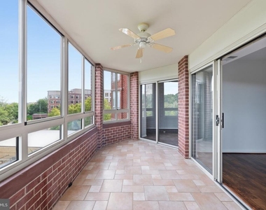 2121 Jamieson Avenue - Photo Thumbnail 32