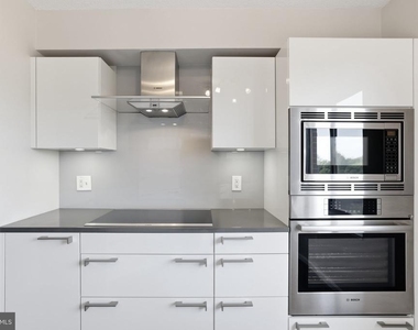 2121 Jamieson Avenue - Photo Thumbnail 28