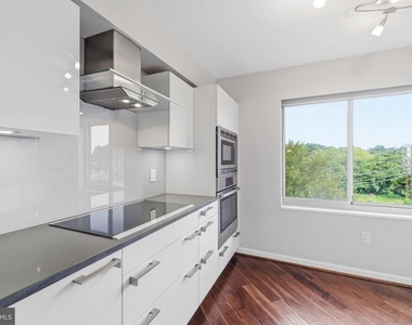 2121 Jamieson Avenue - Photo Thumbnail 31