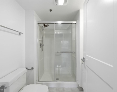 2121 Jamieson Avenue - Photo Thumbnail 33