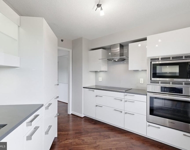 2121 Jamieson Avenue - Photo Thumbnail 29