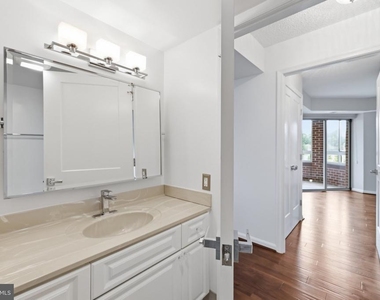2121 Jamieson Avenue - Photo Thumbnail 34