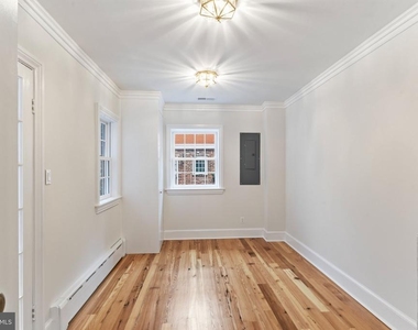 303 Queen Street - Photo Thumbnail 9