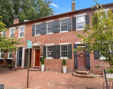 303 Queen Street - Photo Thumbnail 2