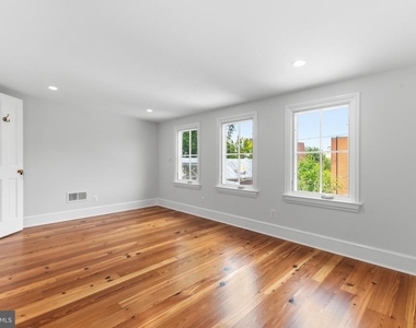 303 Queen Street - Photo Thumbnail 14