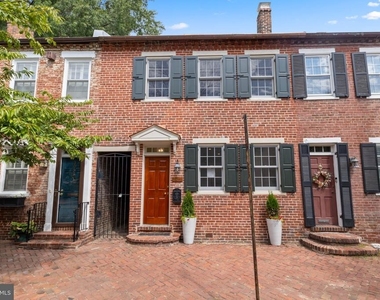 303 Queen Street - Photo Thumbnail 1