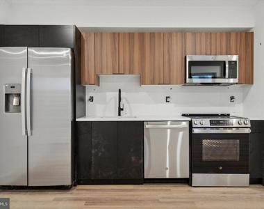 808 N 3rd Street - Photo Thumbnail 4