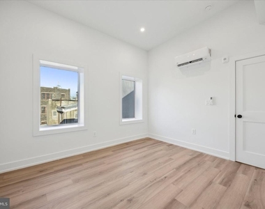 808 N 3rd Street - Photo Thumbnail 2