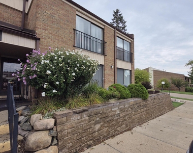 18233 University Park Drive - Photo Thumbnail 32