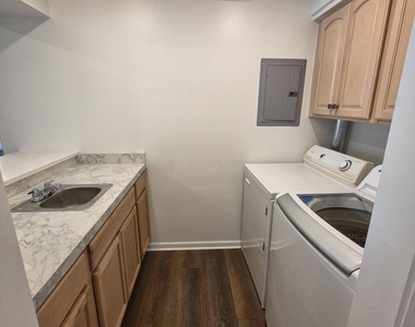 18233 University Park Drive - Photo Thumbnail 12