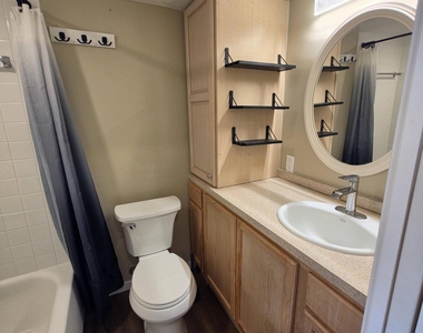 18233 University Park Drive - Photo Thumbnail 8
