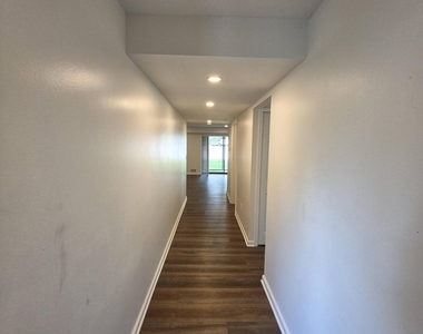 18233 University Park Drive - Photo Thumbnail 2