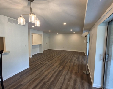18233 University Park Drive - Photo Thumbnail 21