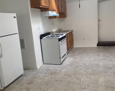 925 S 12th Street - Photo Thumbnail 1