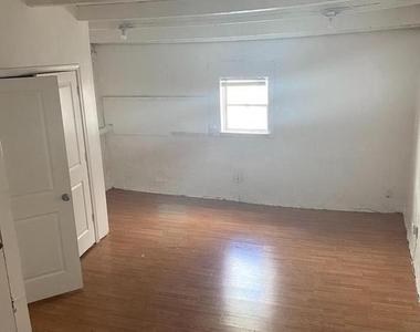925 S 12th Street - Photo Thumbnail 2