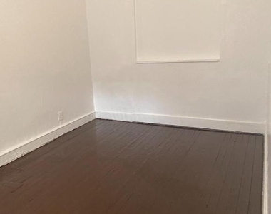 925 S 12th Street - Photo Thumbnail 3