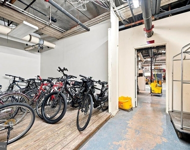250 S 13th Street - Photo Thumbnail 3