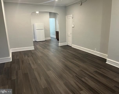 6718 N Broad Street - Photo Thumbnail 1