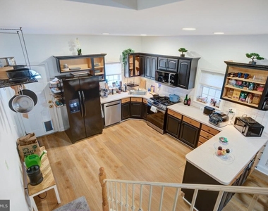 881 N 5th Street - Photo Thumbnail 5
