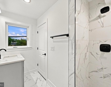 1514 S 22nd Street - Photo Thumbnail 4