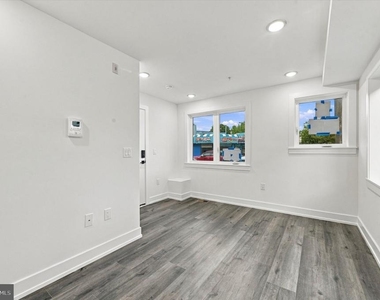 1514 S 22nd Street - Photo Thumbnail 3