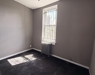 818 E Hilton Street - Photo Thumbnail 3