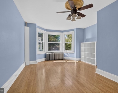 4947 Catharine Street - Photo Thumbnail 4