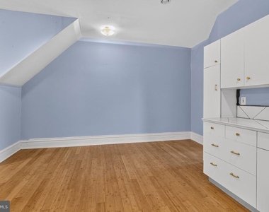 4947 Catharine Street - Photo Thumbnail 3
