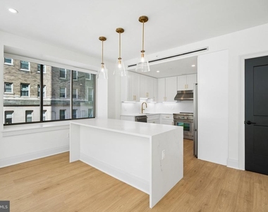 135 S 19th Street - Photo Thumbnail 4