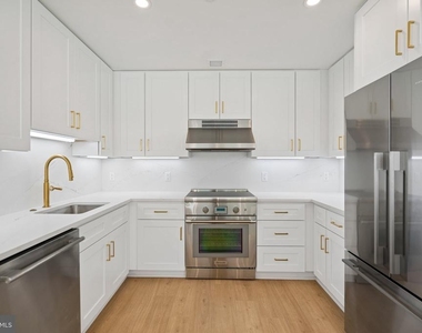 135 S 19th Street - Photo Thumbnail 5