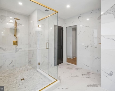 135 S 19th Street - Photo Thumbnail 11