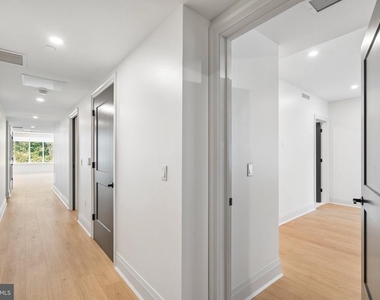 135 S 19th Street - Photo Thumbnail 18