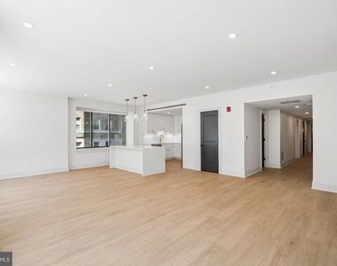 135 S 19th Street - Photo Thumbnail 2