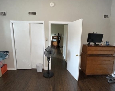 5608 Ridge Ave - Photo Thumbnail 8