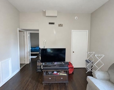5608 Ridge Ave - Photo Thumbnail 3
