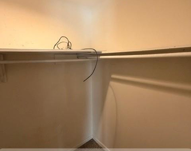 1106 Thornwood Place - Photo Thumbnail 9