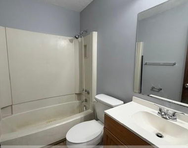 1106 Thornwood Place - Photo Thumbnail 5