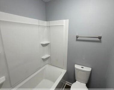 1106 Thornwood Place - Photo Thumbnail 8